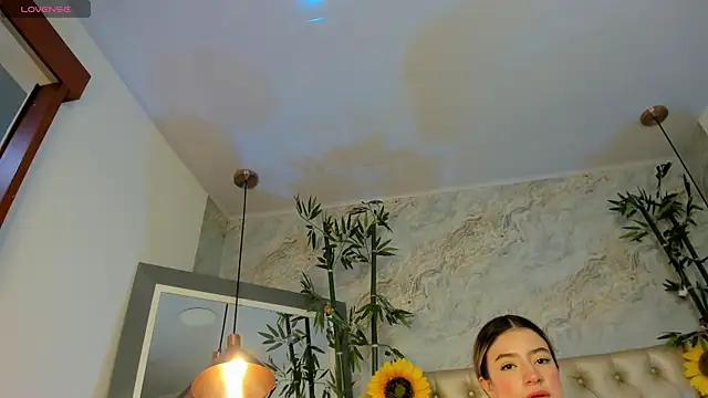 LittleeJaz Chat XXX in diretta