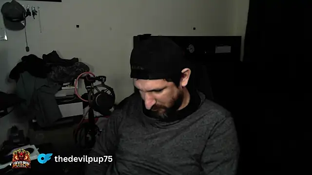 DevilPup75_ élő XXX-chatje