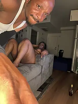 BeezyOleChocolateAss' Live XXX Chat