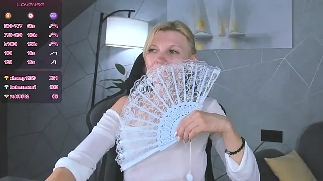 Julie_Lucas Chat XXX live