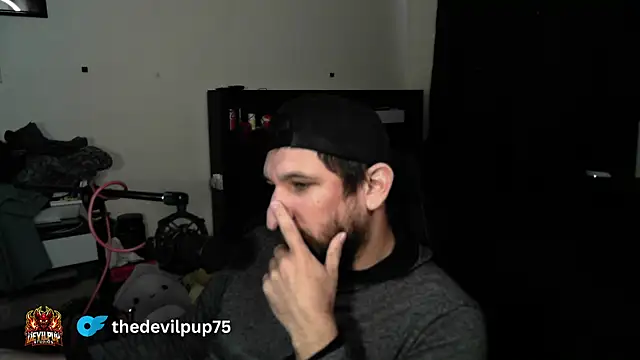 DevilPup75_ élő XXX-chatje