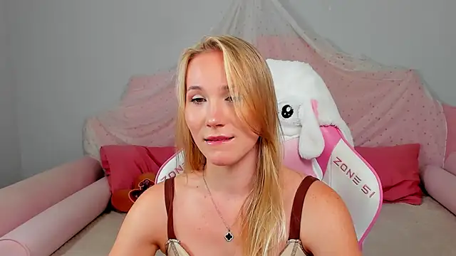 ElaraVoltagen Live XXX chat