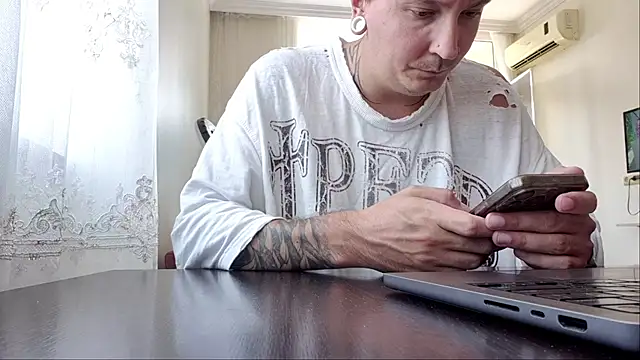 tattooboy666 Show in webcam