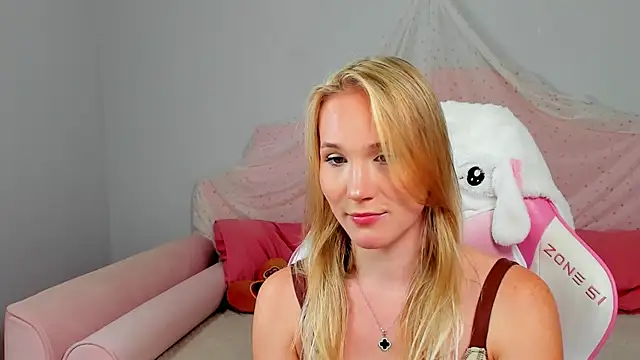 ElaraVoltage's Live XXX Chat