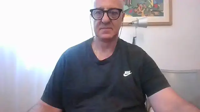 Chat +18 de ANONIMO7735 ao vivo