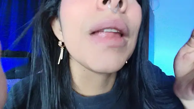 yungelitamor_'s Live Chat Room