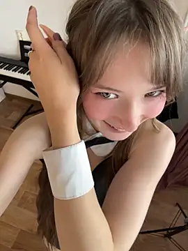 Strawberry_Senpai Chat XXX live