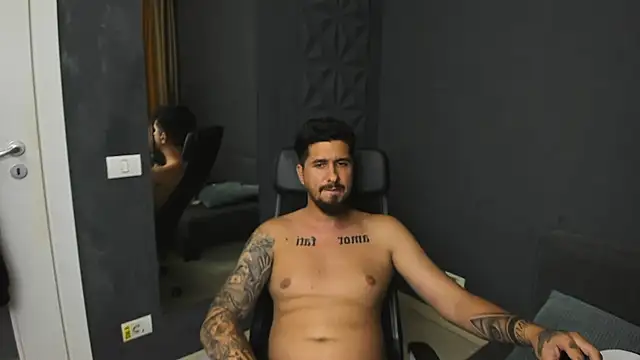 LoganStroud live XXX chat