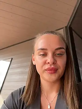 KristiRich Adlı Modelin Canlı XXX Sohbeti