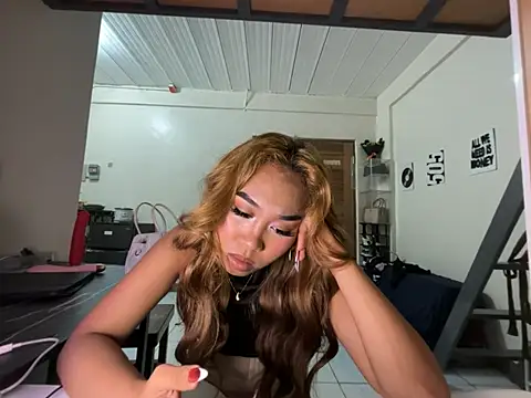 PinayLina18 Adlı Modelin Canlı XXX Sohbeti