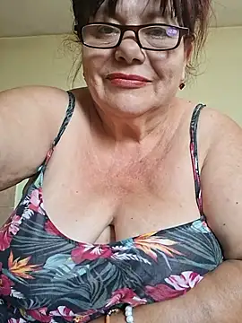 HotMilf80 live XXX chat