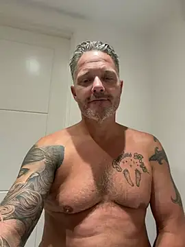 mrlovinhusband Webcam show