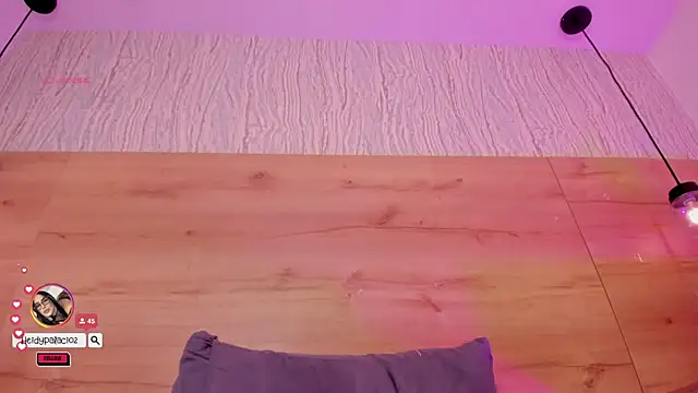 Emily_luve live XXX chat