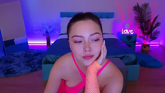 Ava_Loone Adlı Modelin Canlı XXX Sohbeti