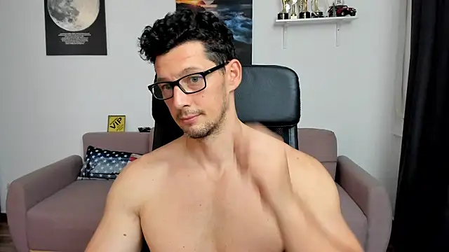 BrutusK08 Adlı Modelin Canlı XXX Sohbeti