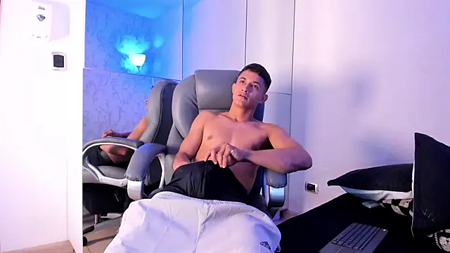Simon_Axe live XXX chat