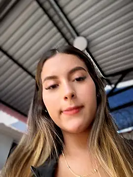 Valeria-escobar Adlı Modelin Canlı XXX Sohbeti