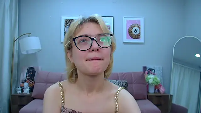 RuraBlare Adlı Modelin Canlı XXX Sohbeti