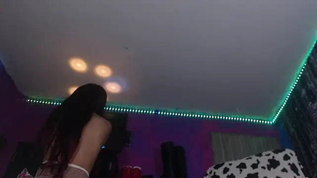 Scarleth-9-inches Show in webcam