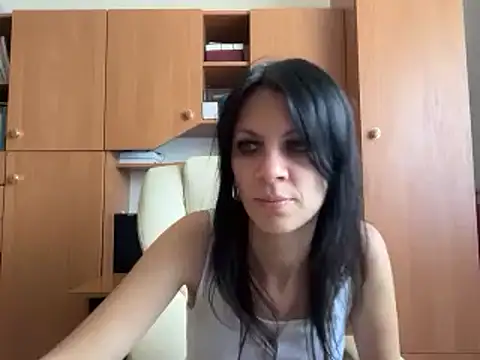 InjaAtHome Adlı Modelin Canlı XXX Sohbeti