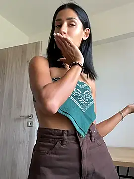 Vicky_luxe Adlı Modelin Canlı XXX Sohbeti
