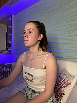PeachCheeks_'s Webcam Show
