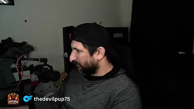 DevilPup75_ élő XXX-chatje