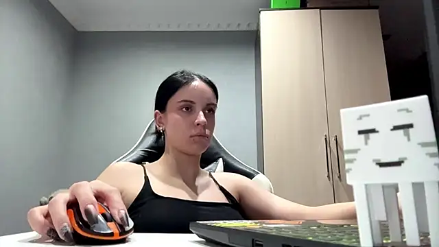 martinienjoyer: онлайн-секс-чат