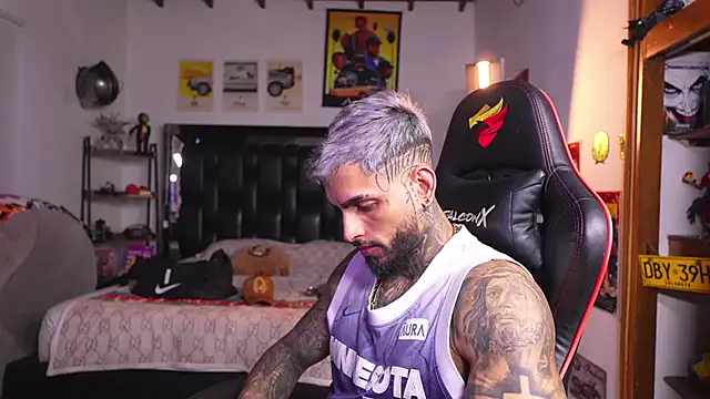 logan_hugh8 Chat XXX in diretta