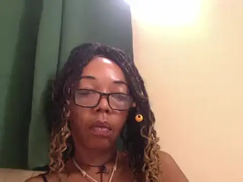 Ladyzee25's Live XXX Chat