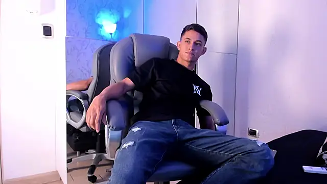 Simon_Axe Live XXX Chat