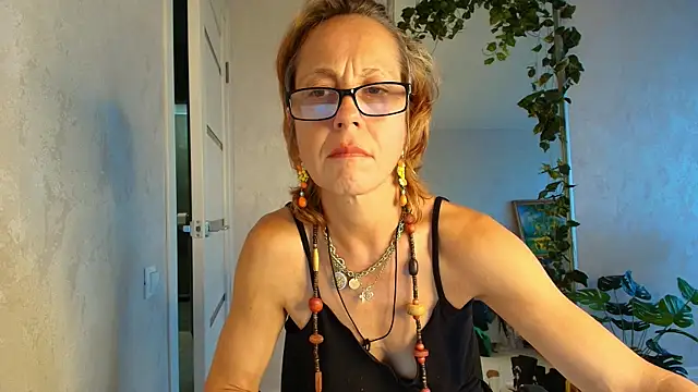 LioraWeiss Adlı Modelin Canlı XXX Sohbeti