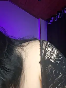 emmagreeyy12 Adlı Modelin Canlı XXX Sohbeti