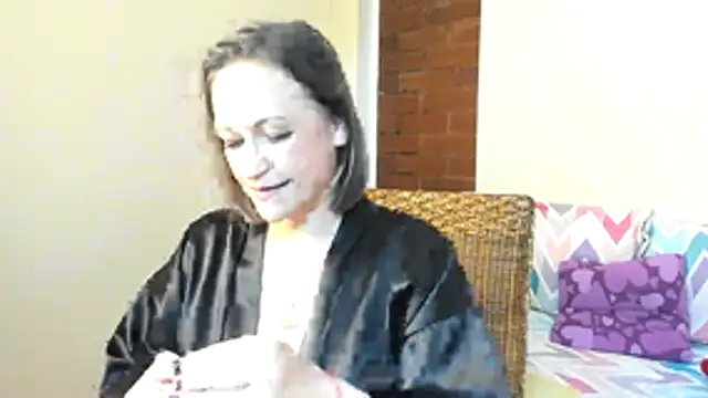 Chat +18 de CharlotMilf_ ao vivo