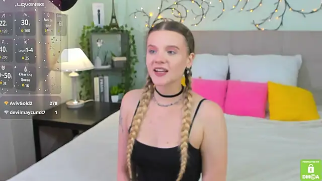 Emma_peach élő XXX-chatje