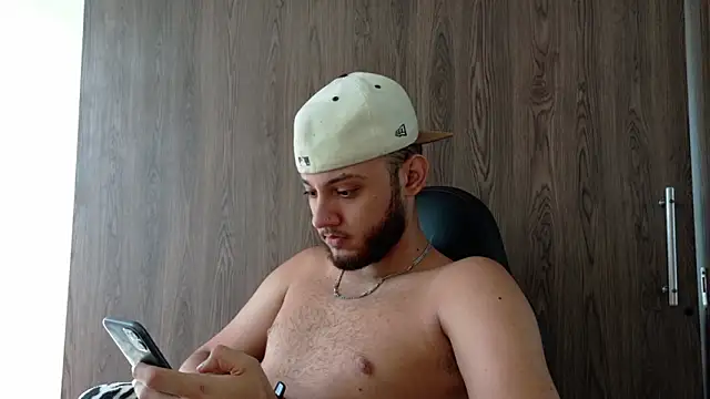 Ryan_Miller111's Live XXX Chat