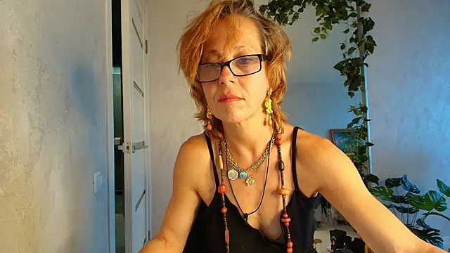 LioraWeiss' Live XXX Chat