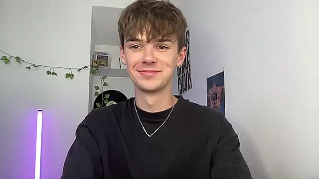 YourMilkyGuy's Live XXX Chat