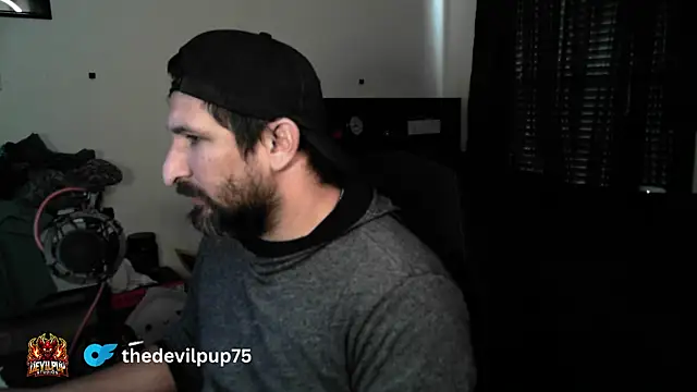 DevilPup75_ élő XXX-chatje