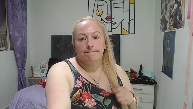 emperabigbootybigass Chat XXX in diretta