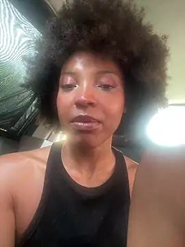 Queenkimi777's Live XXX Chat