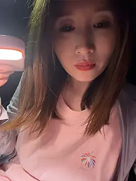 qin205205's Live XXX Chat