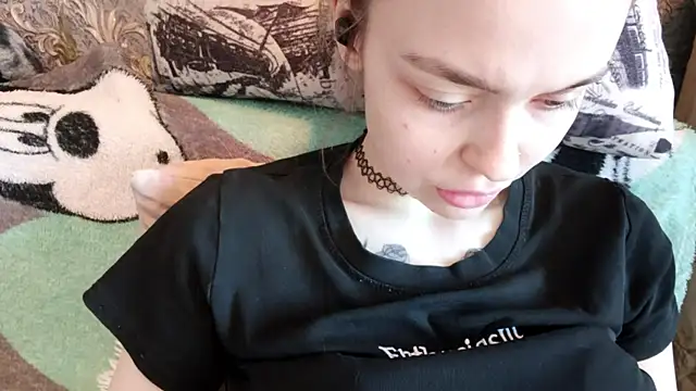 CaraDelevingnee's Live XXX Chat