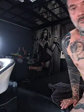 DarkDea élő XXX-chatje