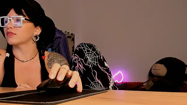 دردشة NeoGeisha الجنسية المباشرة