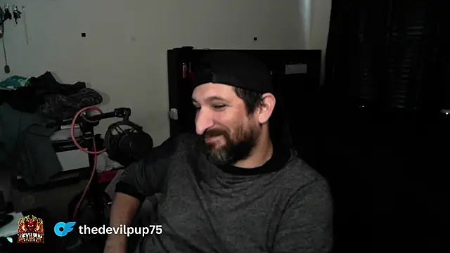 DevilPup75_ élő XXX-chatje