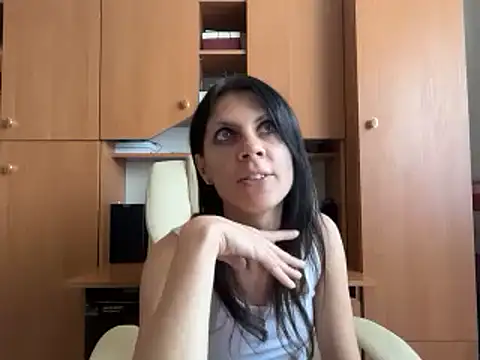 InjaAtHome Adlı Modelin Canlı XXX Sohbeti