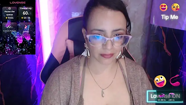 EvoniLatina's Live XXX Chat
