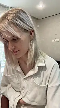 LezzyCrown Adlı Modelin Canlı XXX Sohbeti