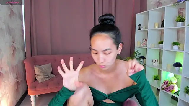 FlirtyAura Chat XXX live